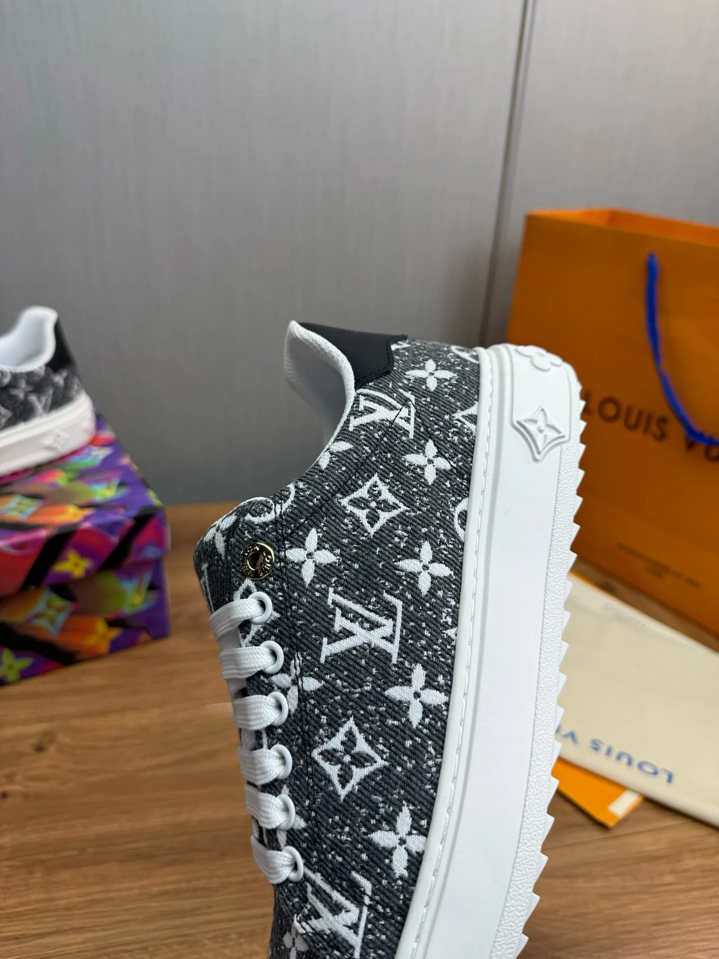 Factory price: 520💰LOUIS VUITTON [Louis VUITTON] The new trendy Lv is on the market🎁, casual and fashionable men's shoes👟The upper is made of imported original fabric + cowhide mesh lining, the original wear-resistant rubber outsole, the version is simple and elegant, exclusive for trendy men. Code number: 38-44, customized 45, 46